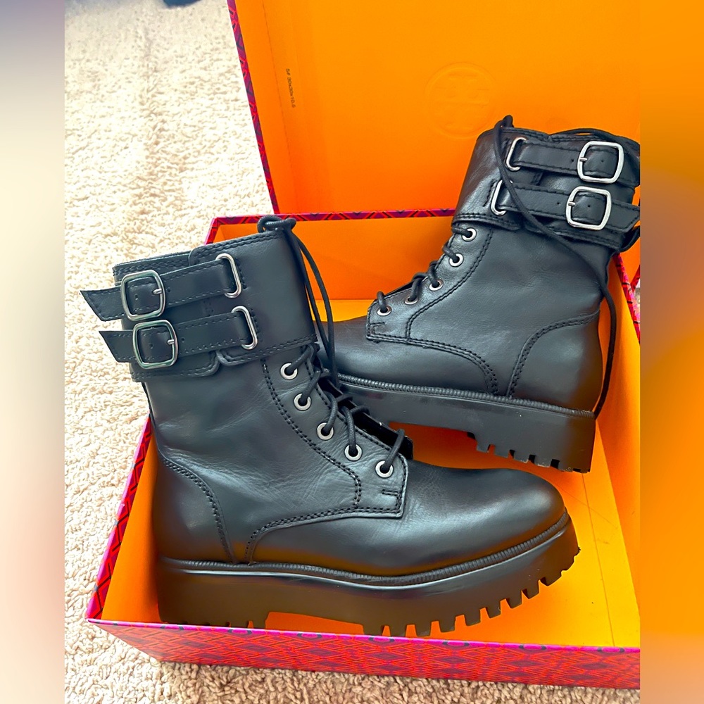 ❤️Sold ❤️Mango Lace up leather boots